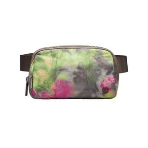 Lululemon Hyper TIE DYE Lululemon Everywhere Belt Bag Hyper Dye Multi/Ro…